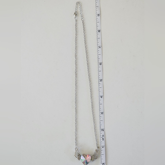 💖 Eternal Winged Heart Necklace - Picture 3 of 3